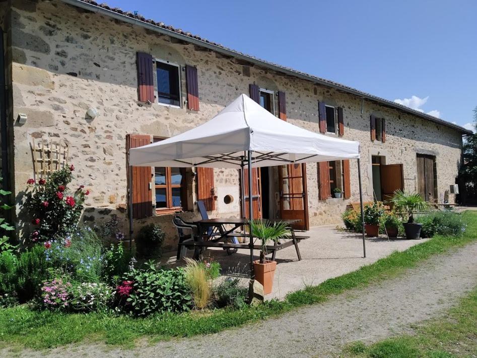 Bed and Breakfast La Tribu De Lavaud Saint-Quentin-sur-Charente Exterior foto